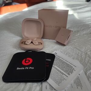 Beats Fit Pro X Kim Kardashian by Dr Dre Fit Pro Earbuds - Moon